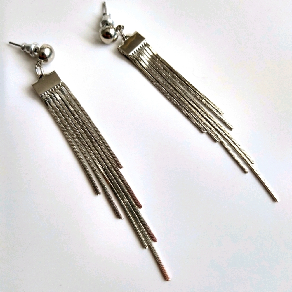 Metallic multilevel chain earring and necklace set